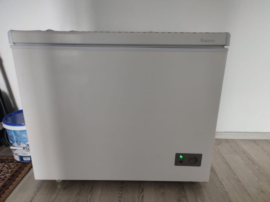 Продам белый Морозильник