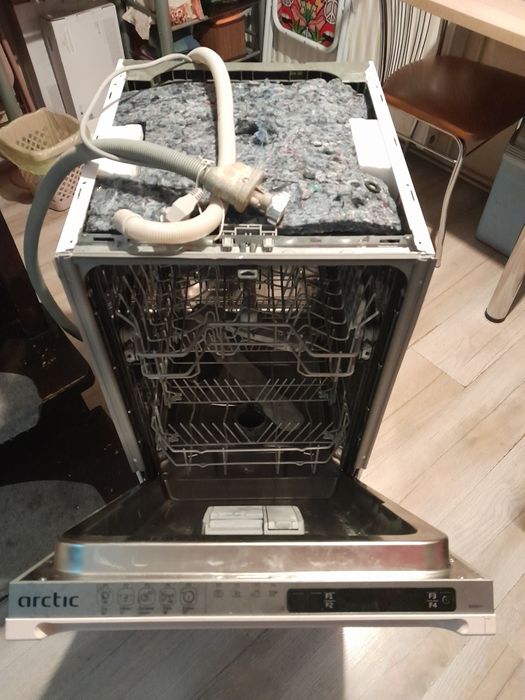Masina spalat vase Arctic și whirpool