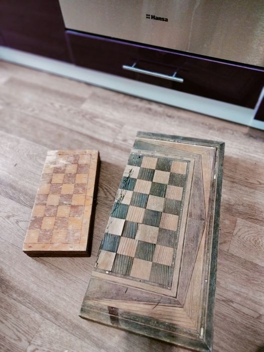 Продам шахматную доску с фигурами