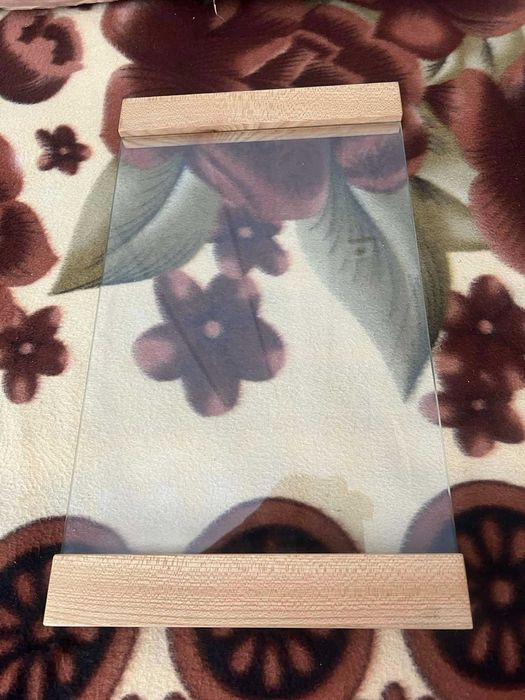 поднос от стъкло и дърво