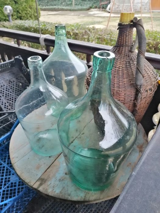 Стъклени дамаджани