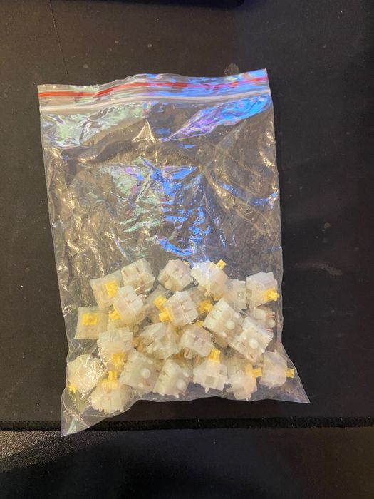 switch-uri mecanice milky yellow
