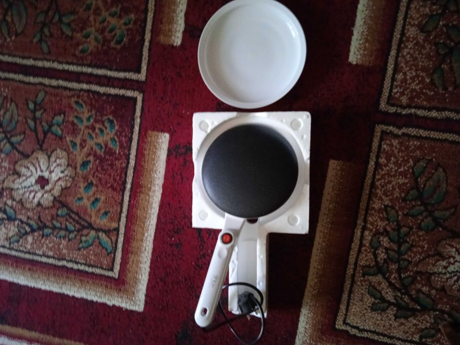 Эл.Сковорода с антипригарным покрытием. Новая.