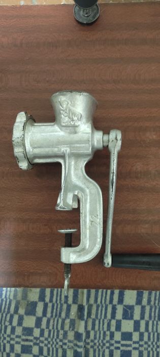 Мясорубка ручная механическая