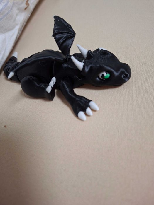 Движещ се дракон играчка