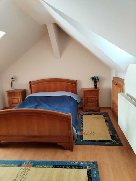 Inchiriez apartament la casa