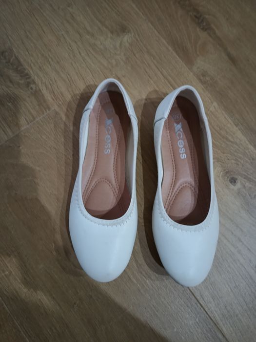 Дамски бели пантофки