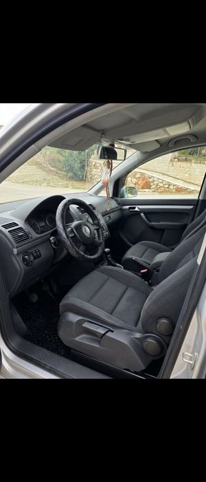 VW TOURAN         .