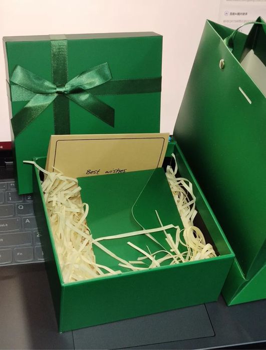 Подарочная коробка