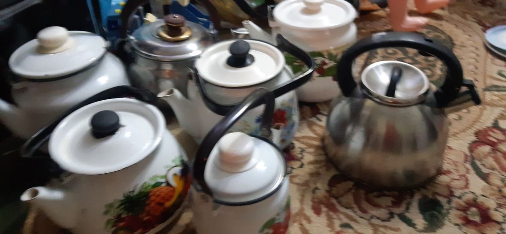Чайники разными цветами