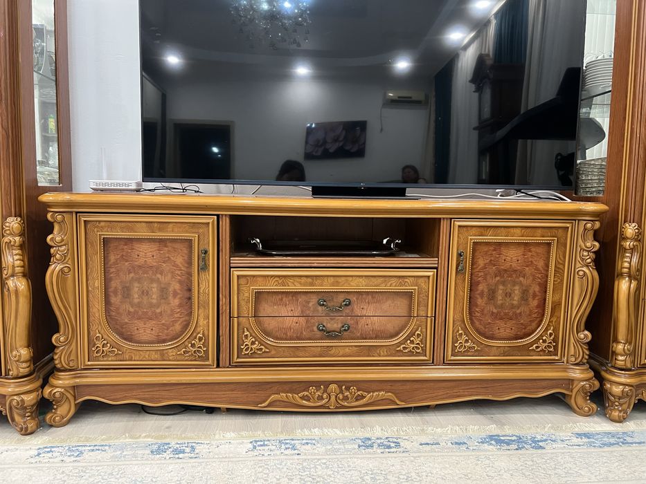 Продается комплект Мебели