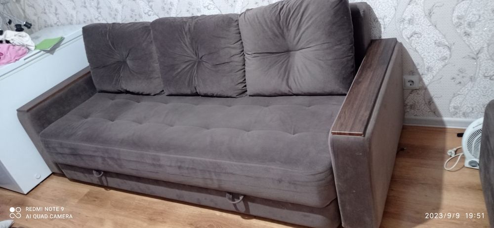 Продам диван б/у в хорошем состоянии