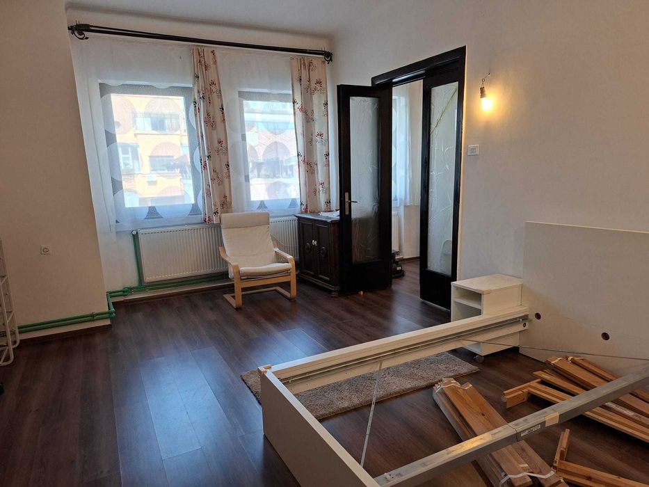 107 mp într-o vilă elegantă, retrasă și liniștită – zona Vasile Lascăr