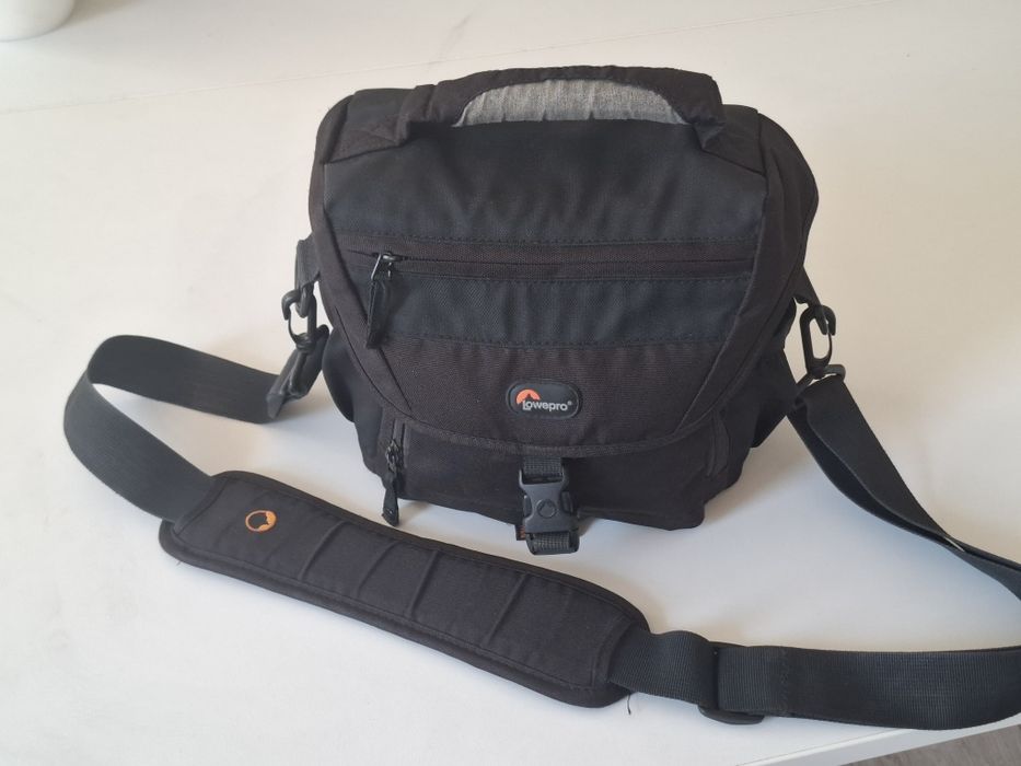 Geanta foto Lowepro Nova 160 AW