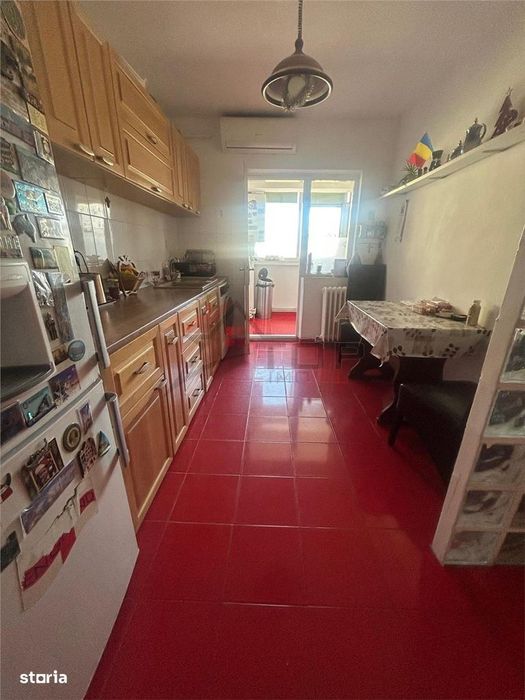 3 camere, etaj 5, bloc din 1982 zona Dacia