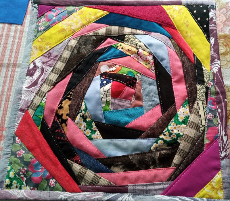 Продаются сидушки на стулья, табуретки,  пуфики