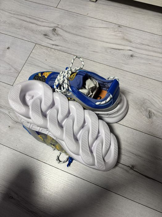 Versace chain reaction