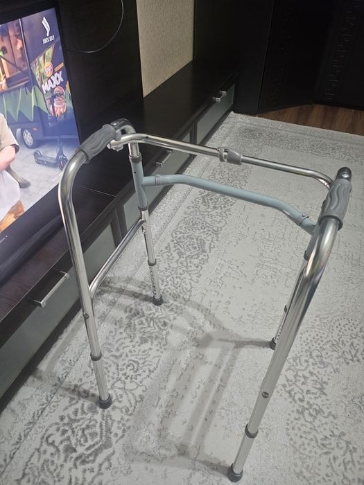 Ходунки с резиновыми наконечниками