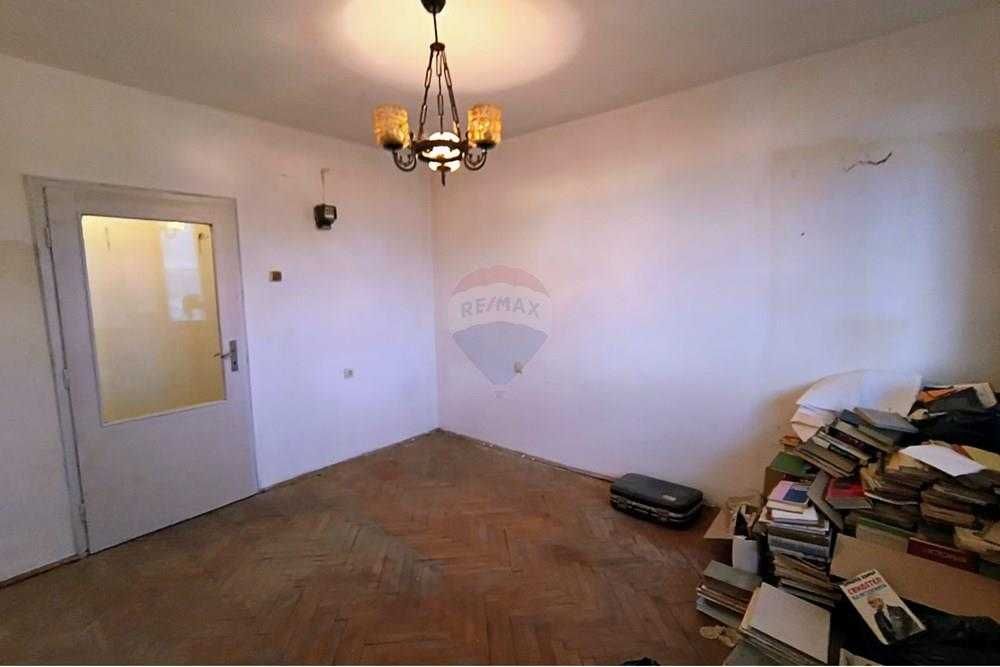 Продава се Двустаен апартамент в Шумен, Тракия - 70 кв.м за 1096 €/кв.м - Снимка #7