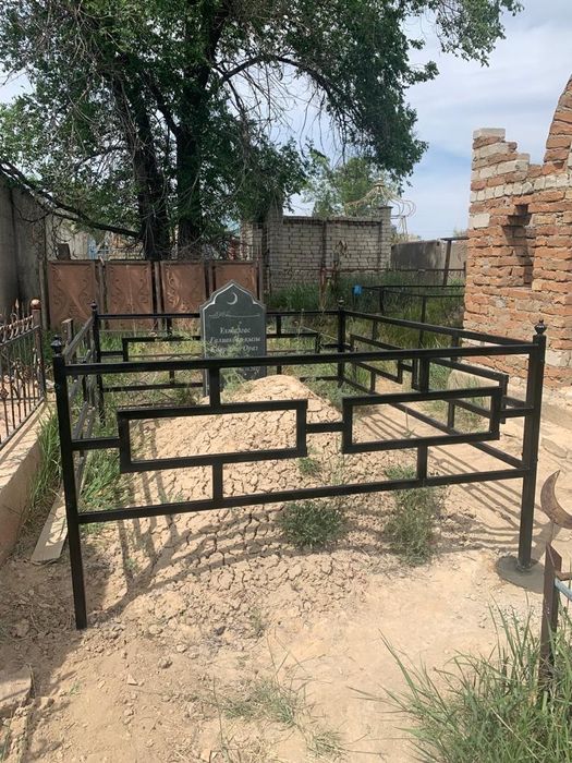 Ограды на кладбище