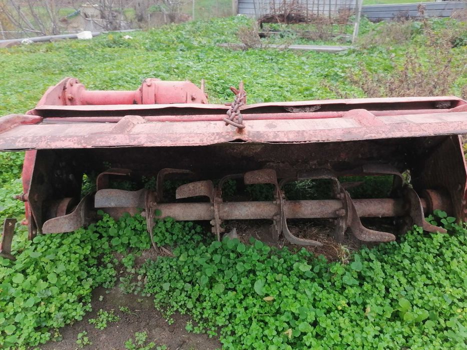 Продавам трактор DT 20  5500лв и инвентар  и ремарке самосвал