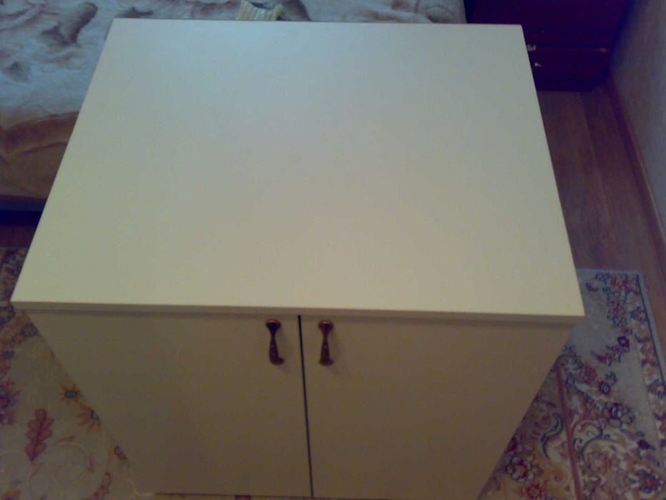 Продам тумбу-шкаф.