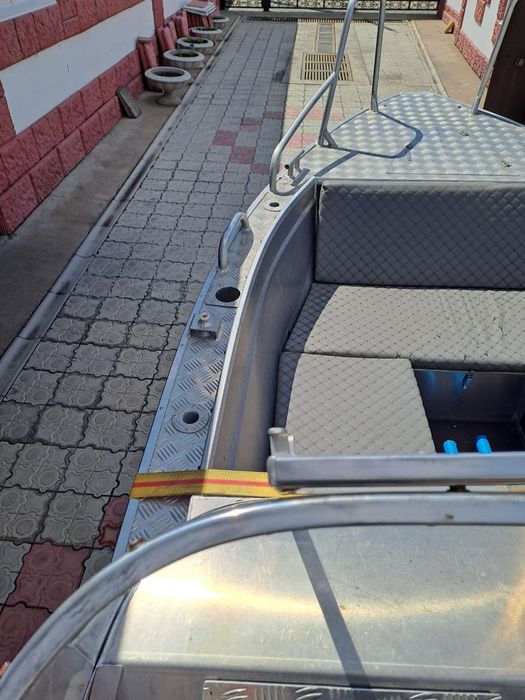 Лодка алюминиевая с мотором