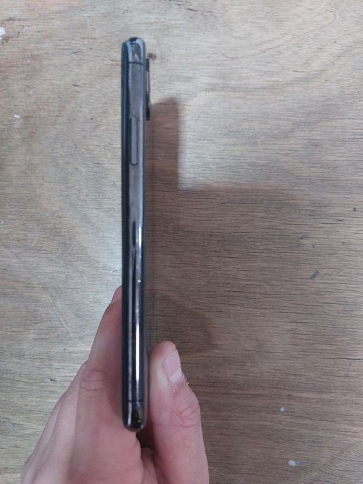 IPhone x fesaydi ishlaydi turton yuq oxiri shu realni oladigan telfon