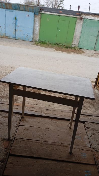 Продам кухонный стол