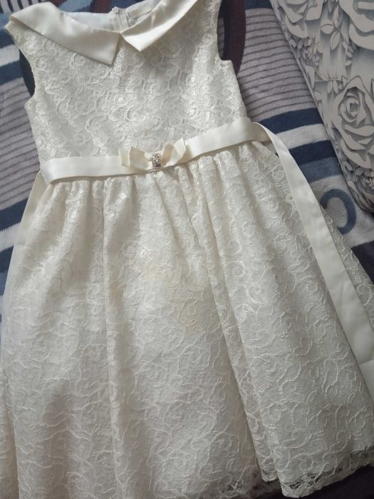 Продам платья на 9- 10лет.