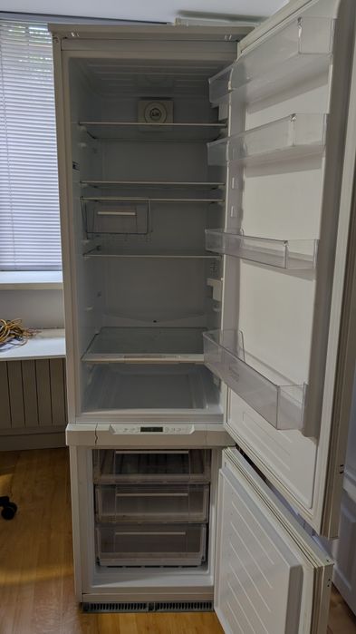Встраиваемый холодильник Indesit