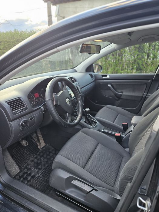 Продавам Голф 5 FSI