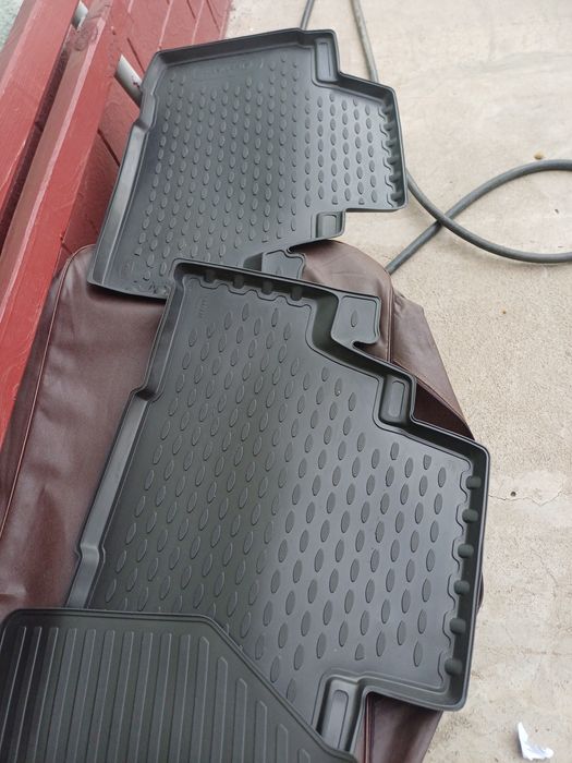 Продам новые оригинальные полики от Changan CS75 plus