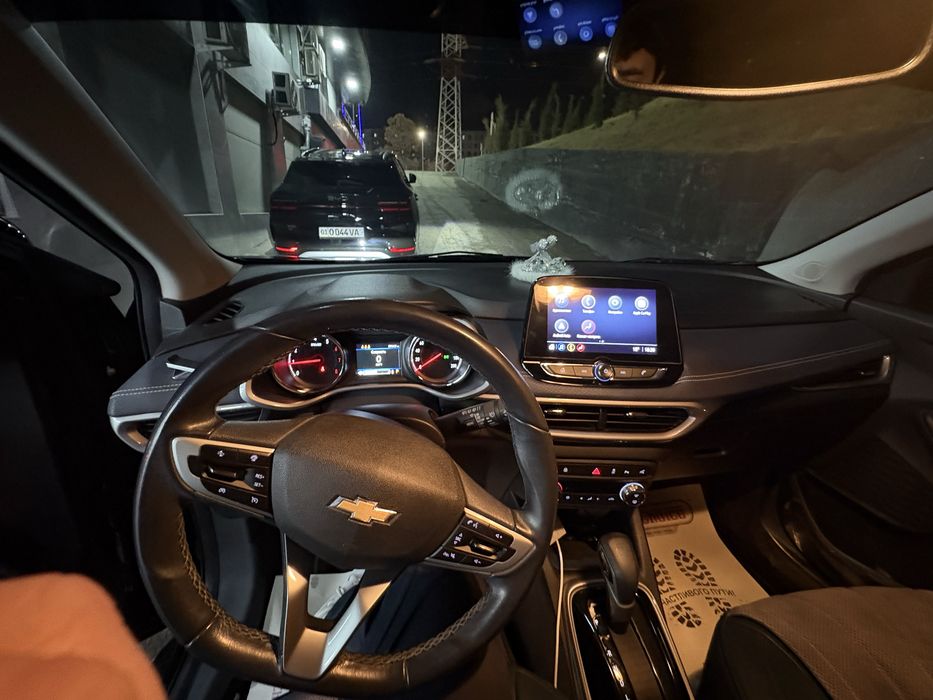 Tracker-2 Premier Qora 2022 yil. Probeg 62,0 km srochno 14 500$