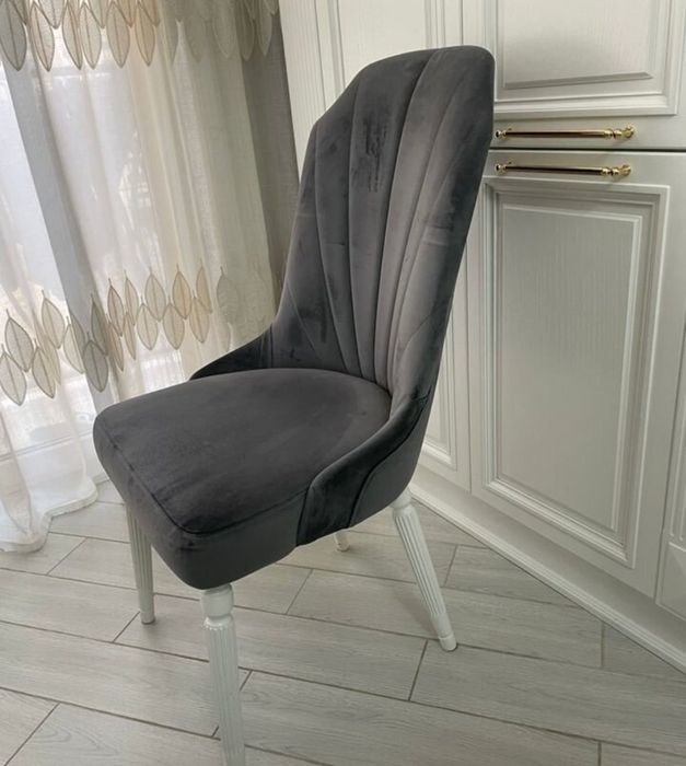 Стол и 6 стульев продам