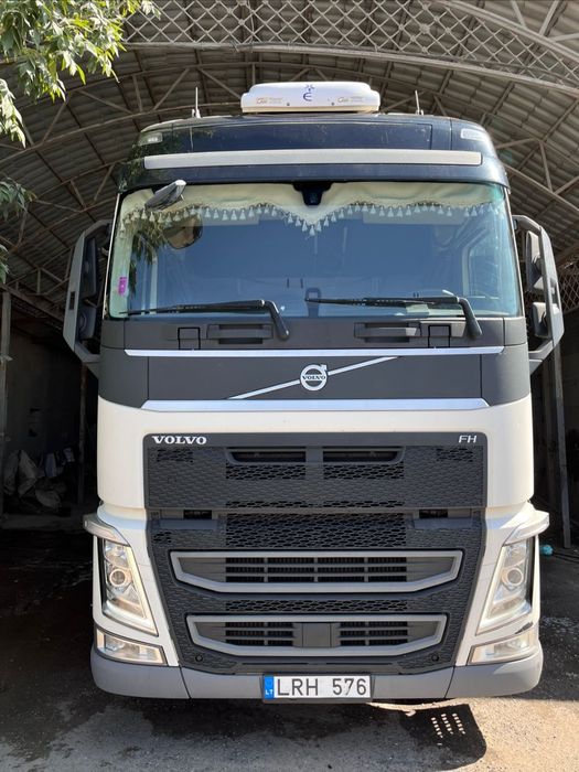 Тягач Volvo фура