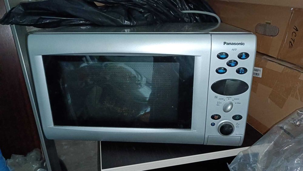 Cuptor aragaz cuptor cu microunde Panasonic NN-S225M, 800W, 19L, funcționare bună