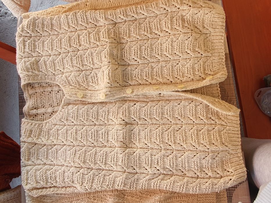 Ръчно платени вълнени елеци