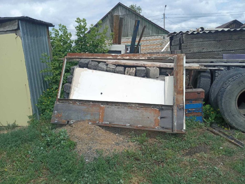 Продам железн.дверь