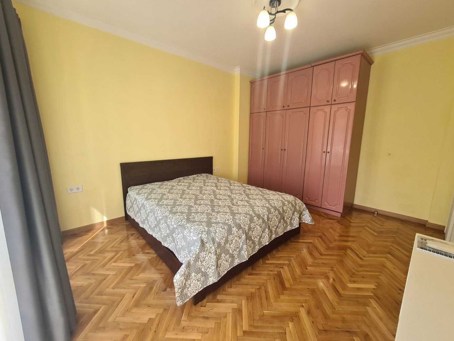 Дава се под наем Тристаен апартамент в София, Център - 100 кв.м за 947.58 € - Снимка #2