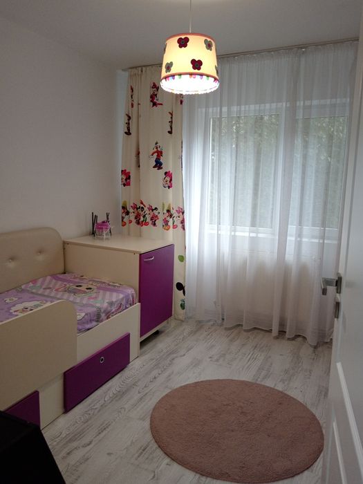 De vânzare: Apartament 3 camere decomandat, 70 mp utili – Târgoviște, Micro 4 (Zonă excelentă)