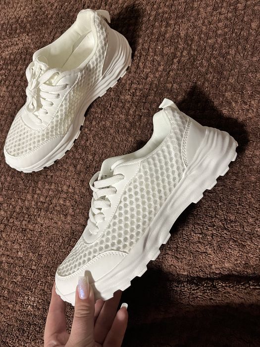 Продаю новые кроссовки