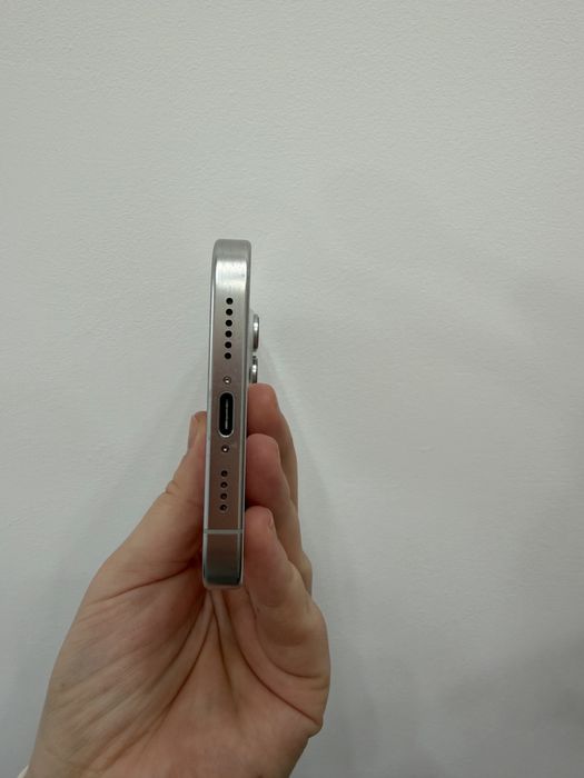 Продам iphone 16pro max 256gb