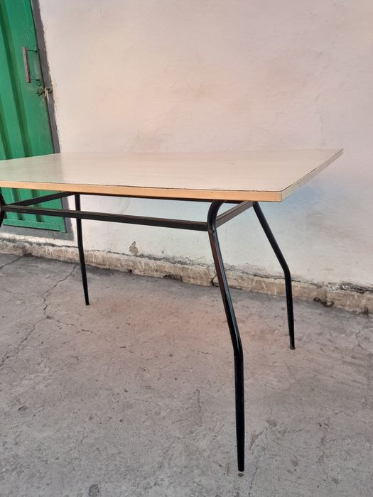 Продам кухонный стол