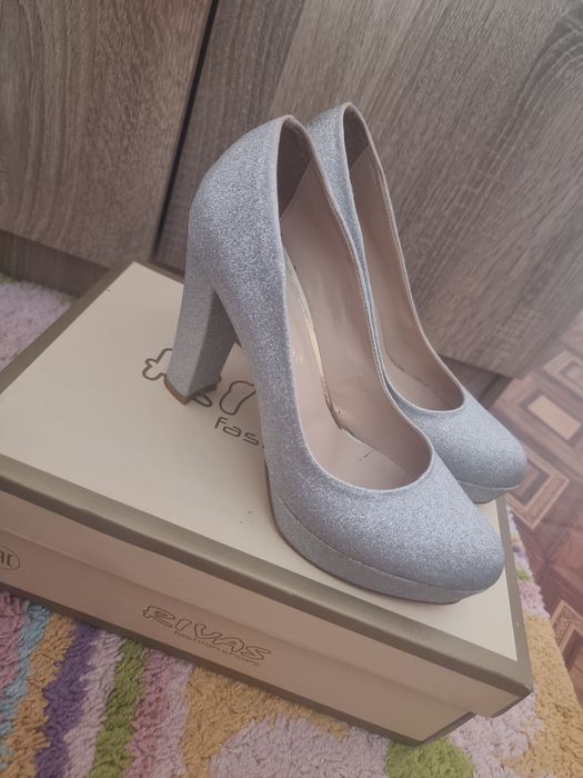 Обувки на дебел ток