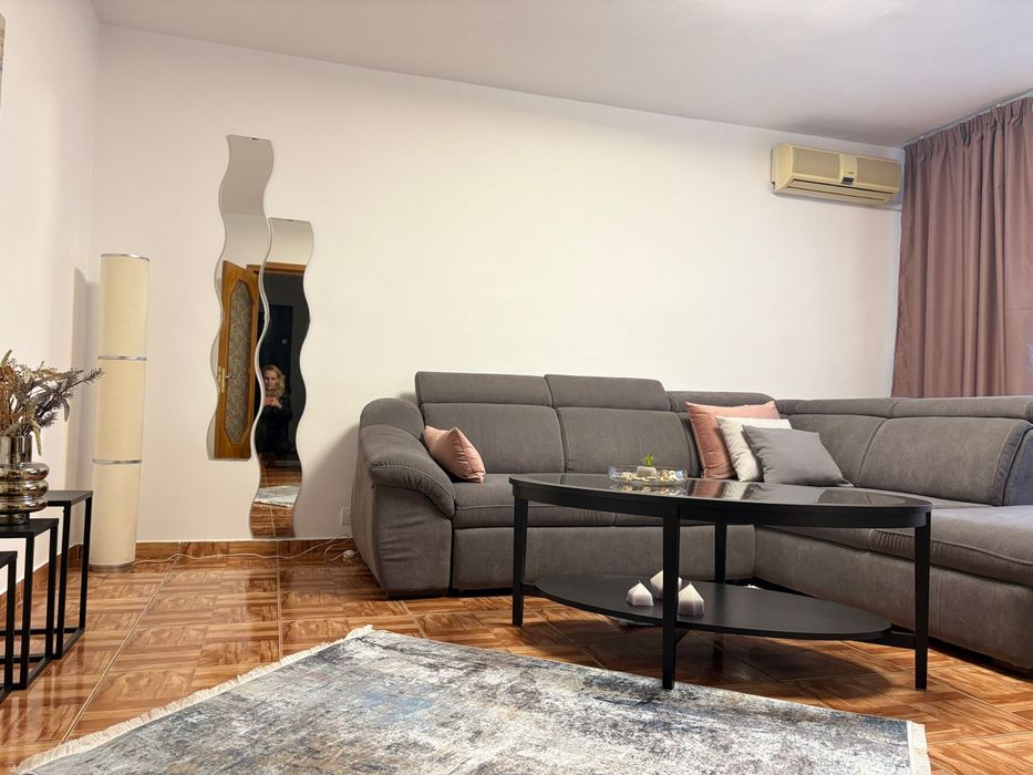 Inchiriez apartament 3 camere mall Vitan