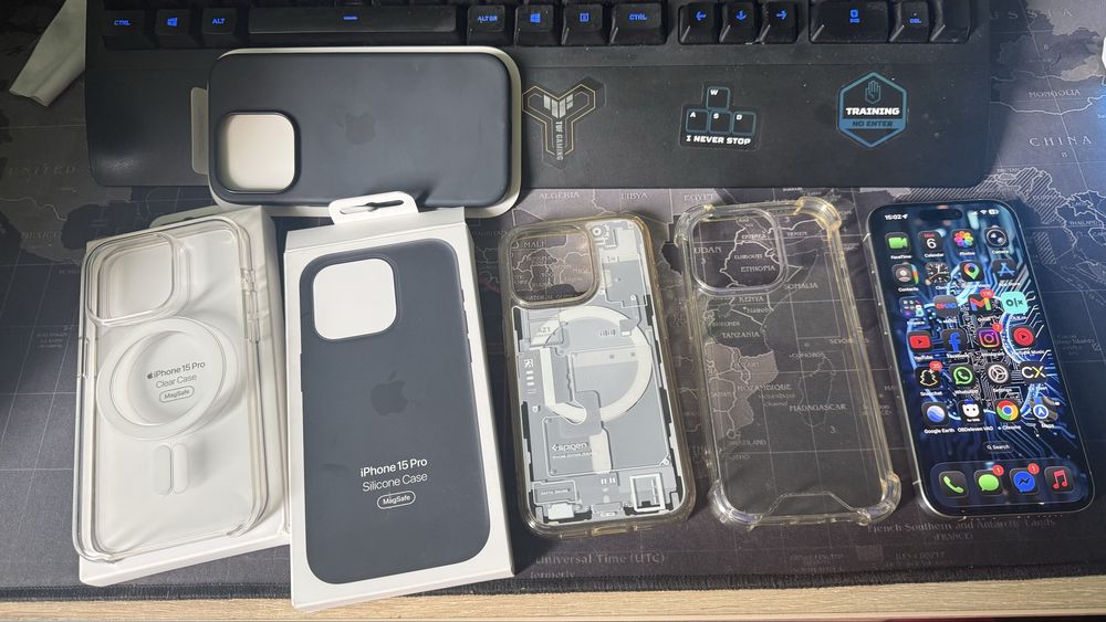 iPhone 15 Pro + huse originale