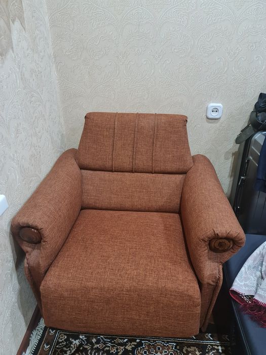 Продаётся диван и 2 кресла БУ