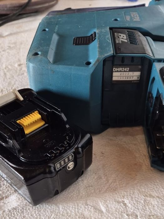 Rotopercutor cu aspirator Makita DHR242 Brushless 5Ah + DX06