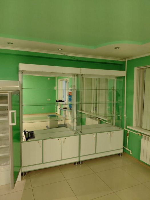 Продам витрину шкаф
